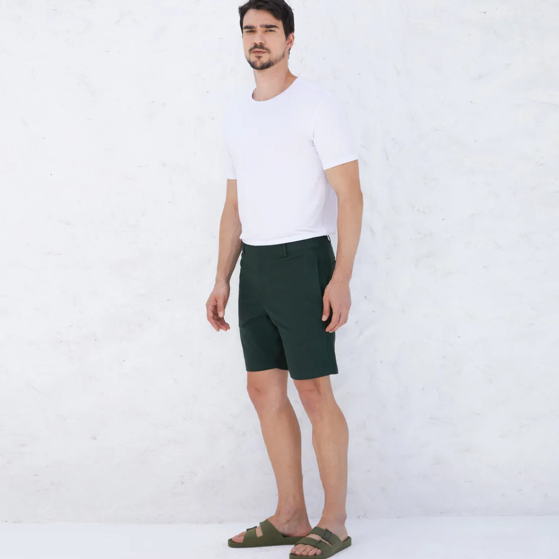 Calças E Bermudas>Basico.com Bermuda Algodão Stretch Masculina - Verde Cedro