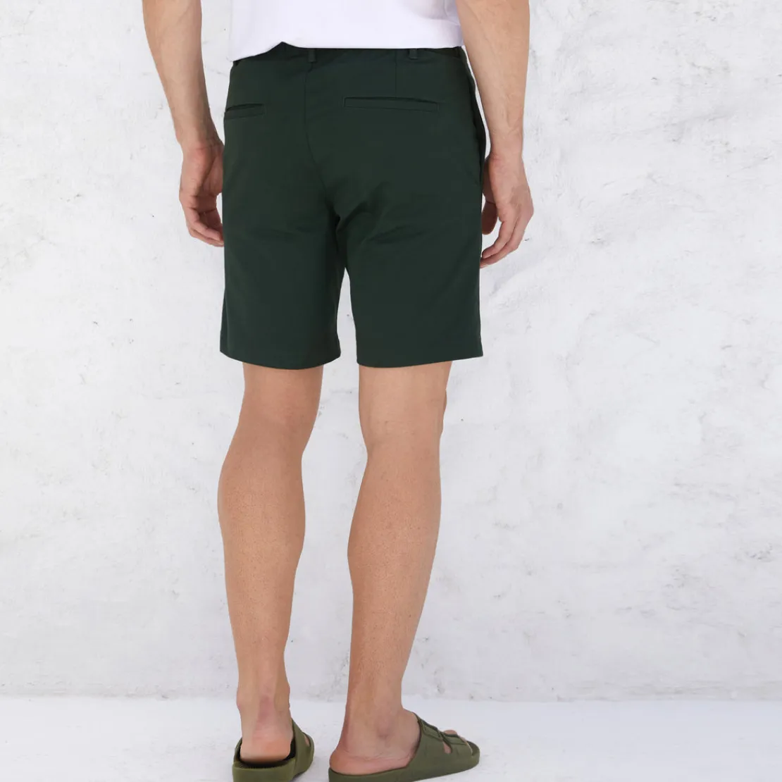 Calças E Bermudas>Basico.com Bermuda Algodão Stretch Masculina - Verde Cedro