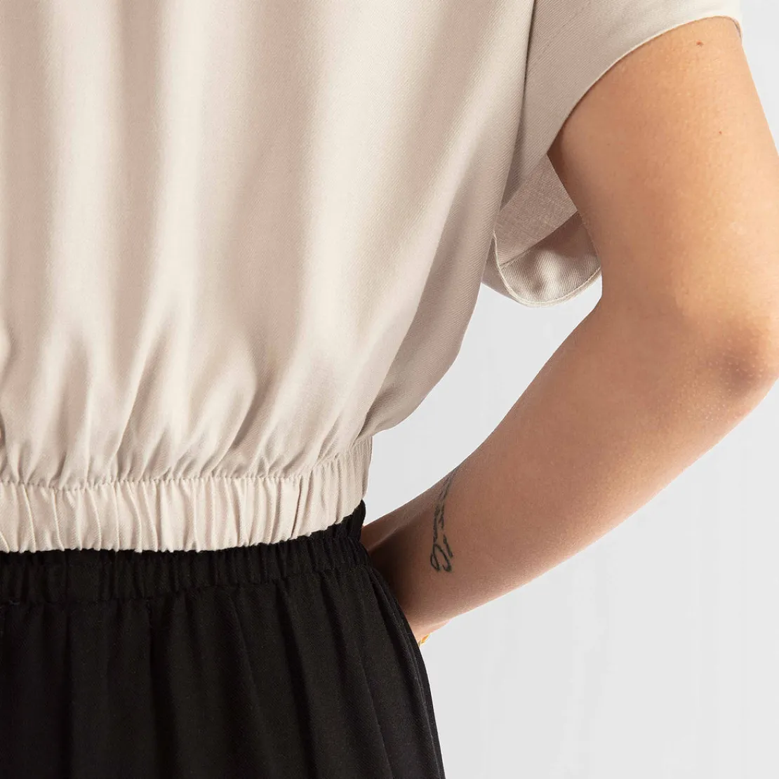 Blusas E Casacos | Viscose>Basico.com Blusa Viscose Cropped Feminina - Bege Areia