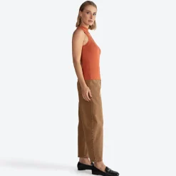 Regatas>Basico.com Regata Canelada Viscose Feminina - Ferrugem