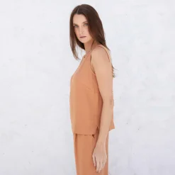 Viscose | Regatas>Basico.com Regata Viscose Feminina - Bege Camel